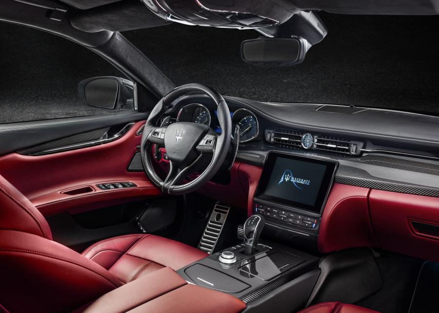 Интерьер Maserati Quattroporte GTS GranSport (M156) 2017 года  (фото 10 из 22)
